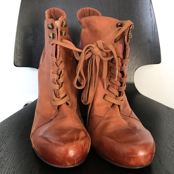 Beautiful brown leather boot heels - Picture 2 of 4